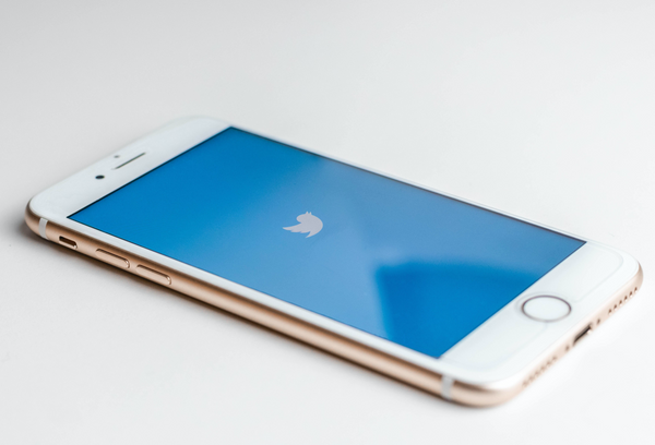 Testing Twitter.com: Achieving reliable test results at scale